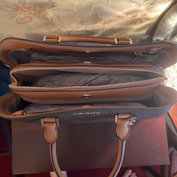 ‼️SOLD‼️ Michael Kors Bag - Picture 4 of 7